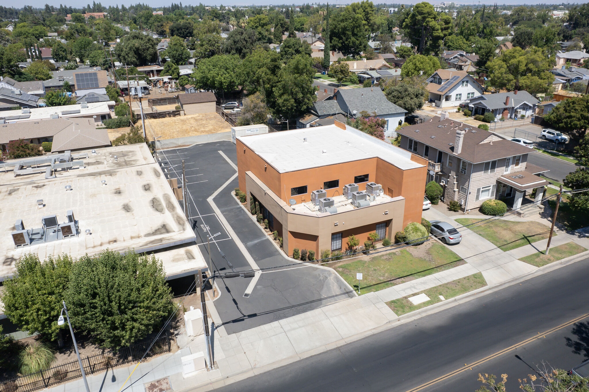 1133 E Olive Ave, Fresno, CA à louer Aérien– Image 1 sur 1