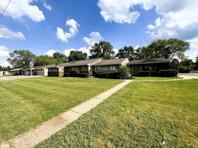 5685 Highland Rd, Waterford, MI à vendre - Photo de l’immeuble – Image 1 sur 32