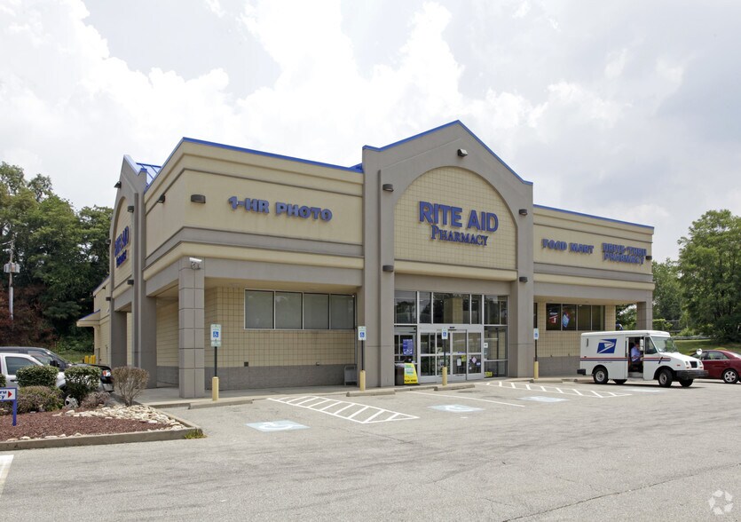 4927 Homeville Rd, West Mifflin, PA à louer - Photo principale – Image 1 sur 2