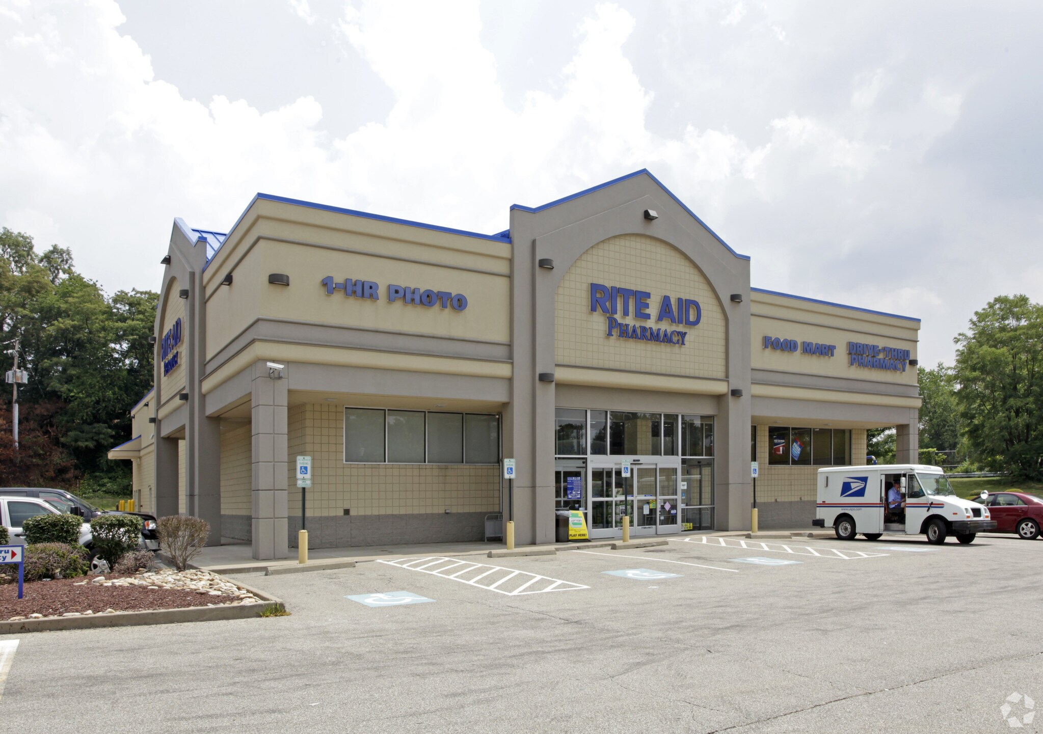 4927 Homeville Rd, West Mifflin, PA à louer Photo principale– Image 1 sur 3