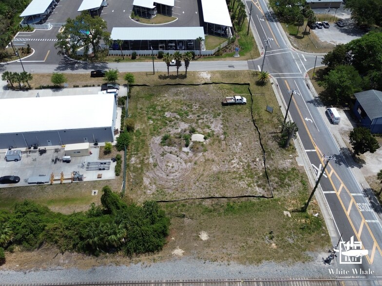 201 W Park Ave, Edgewater, FL à vendre - Photo de l’immeuble – Image 2 sur 9