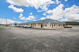 1175 FM 2673, Canyon Lake, TX à louer Photo de l’immeuble– Image 2 sur 10
