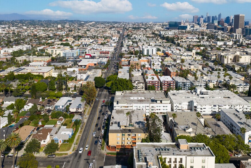 300 S Gramercy Pl, Los Angeles, CA à vendre - Photo de l’immeuble – Image 3 sur 8