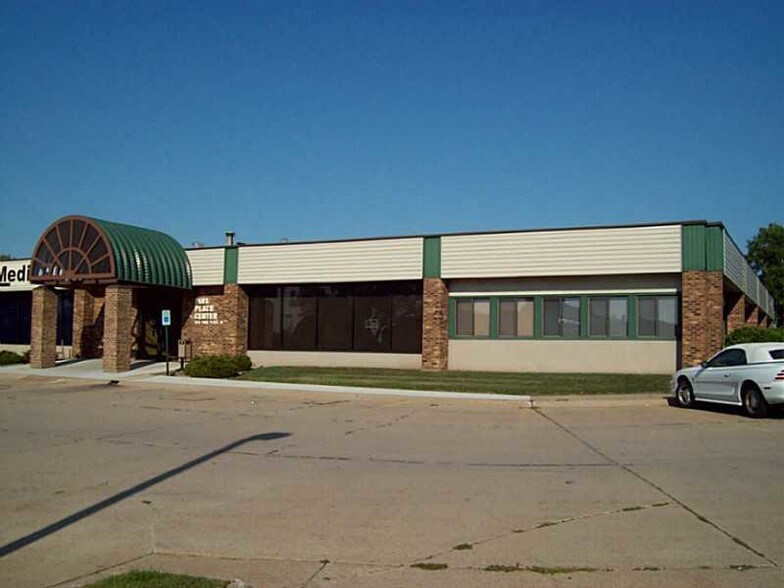 1241 Park Pl NE, Cedar Rapids, IA à louer - Photo de l’immeuble – Image 3 sur 14