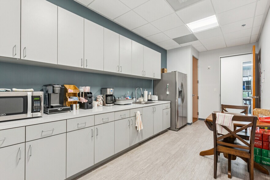 235 Magrath Darby Blvd, Mount Pleasant, SC à louer - Photo de l’immeuble – Image 3 sur 13