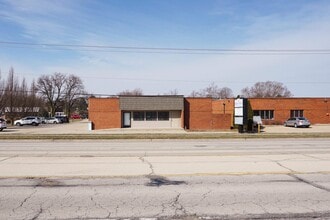 1800 Woodfield Dr, Savoy, IL à louer Photo de l’immeuble– Image 2 sur 13