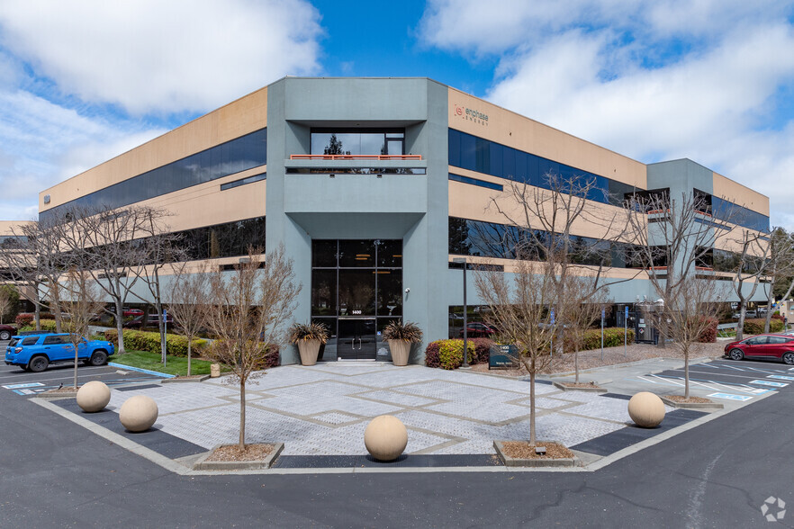 1400 N McDowell Blvd, Petaluma, CA à louer - Photo de l’immeuble – Image 1 sur 7