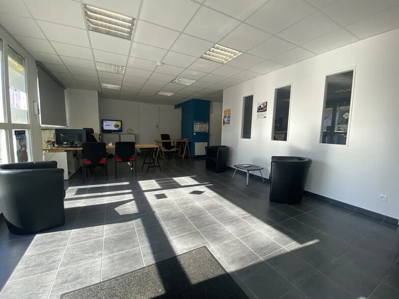 Local commercial dans Nantes à louer - Photo de l’immeuble – Image 1 sur 5