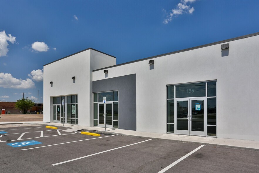 10850 Harry Hines Blvd, Dallas, TX à louer - Photo de l’immeuble – Image 2 sur 6