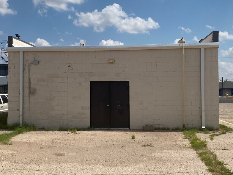 2031 Andrews Hwy, Odessa, TX à louer - Photo de l’immeuble – Image 2 sur 11