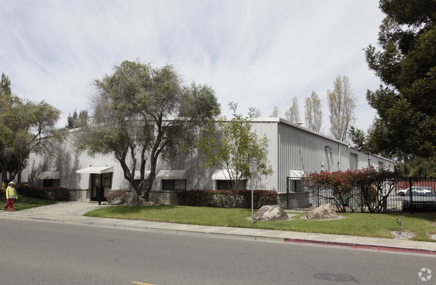 4381 Bettencourt Way, Union City, CA à louer - Photo principale – Image 1 sur 2