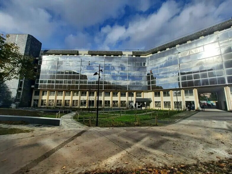 Bureau dans Rouen à louer - Photo de l’immeuble – Image 1 sur 11