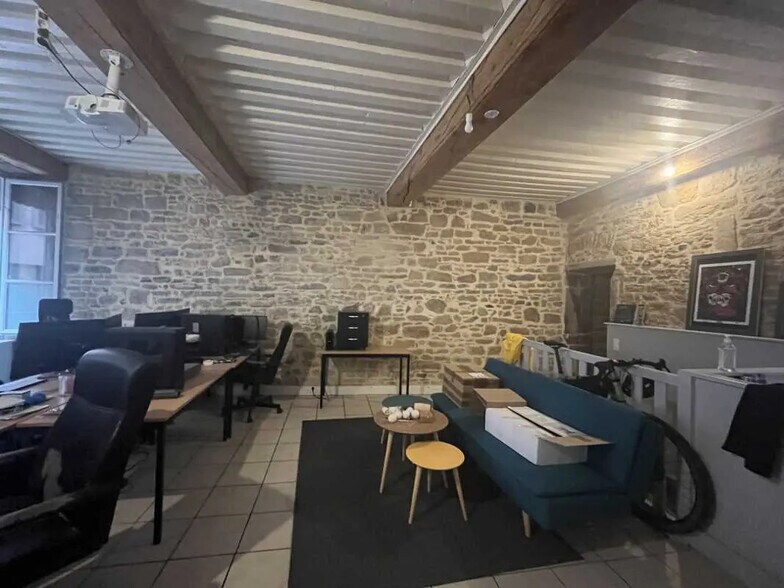 Bureau dans Lyon à louer - Photo de l’immeuble – Image 1 sur 8