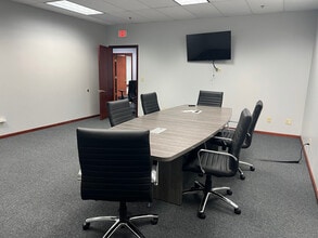 1031 Office Park Rd, West Des Moines, IA à louer Photo intérieure– Image 1 sur 2