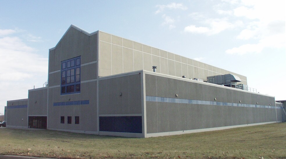 5-9 Latti Farm Rd, Millbury, MA à louer - Photo de l’immeuble – Image 2 sur 29