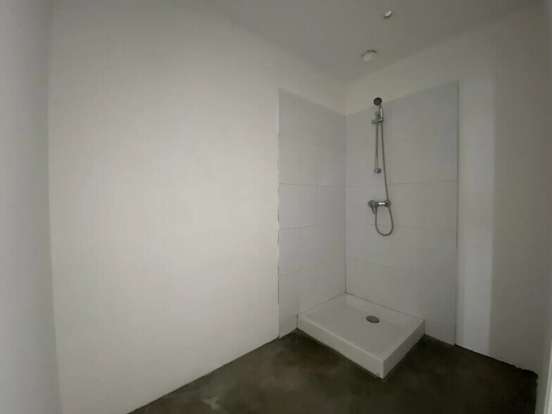 Industriel/Logistique dans Le Haillan à louer - Photo de l’immeuble – Image 3 sur 4