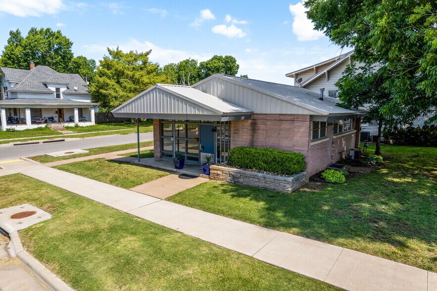 216 W Central Ave, Miami, OK à vendre - Photo de l’immeuble – Image 1 sur 22
