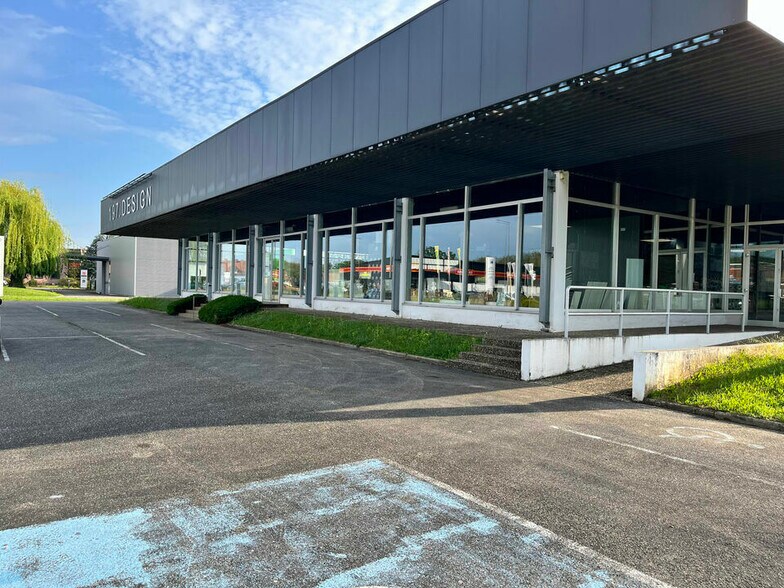 Local d'activités dans Brumath à vendre - Photo de l’immeuble – Image 2 sur 12