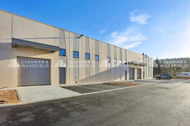 Plus de détails pour 291 Chemin Des Pinchinades, Les Pennes-Mirabeau - Local d’activités à vendre