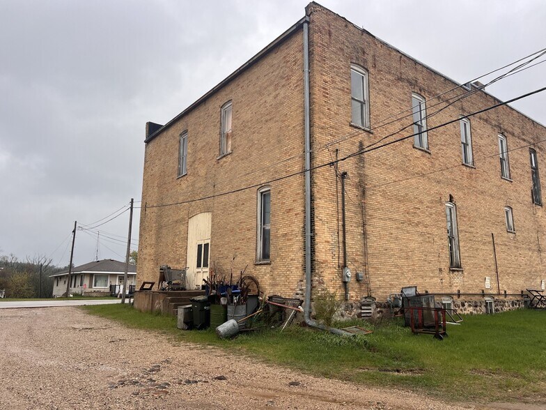 505 Main St, Wild Rose, WI à vendre - Photo de l’immeuble – Image 2 sur 5