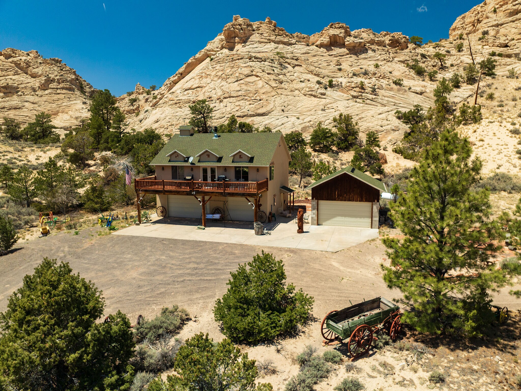 897 E Cocks Comb Dr, Teasdale, UT à vendre Photo de l’immeuble– Image 1 sur 75