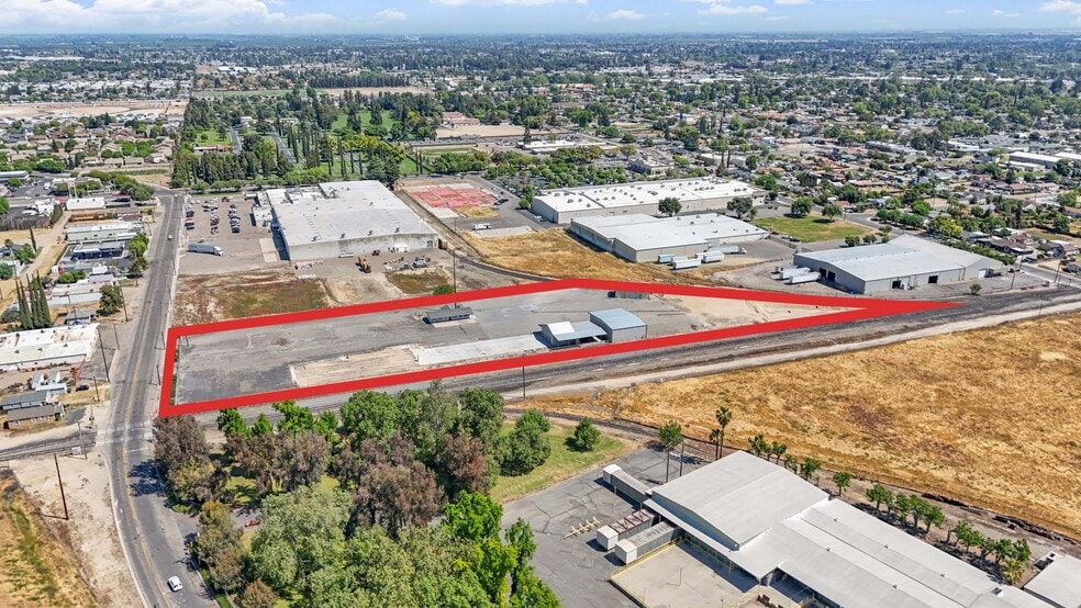 410 S Tully Rd, Turlock, CA à louer - Photo de l’immeuble – Image 3 sur 8
