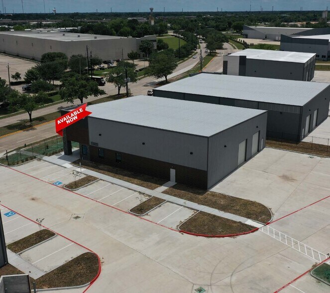 13600 S Gessner Rd, Missouri City, TX à louer - Photo de l’immeuble – Image 2 sur 4