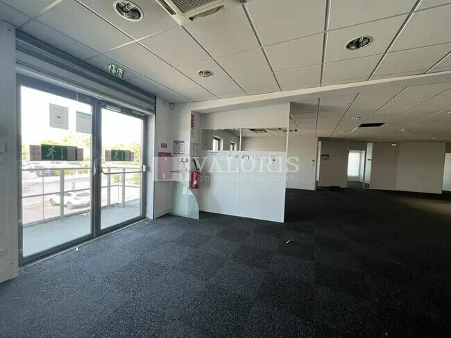 Plus de détails pour 17 Avenue Général De Gaulle, Champagne-au-Mont-d'Or - Bureau à louer