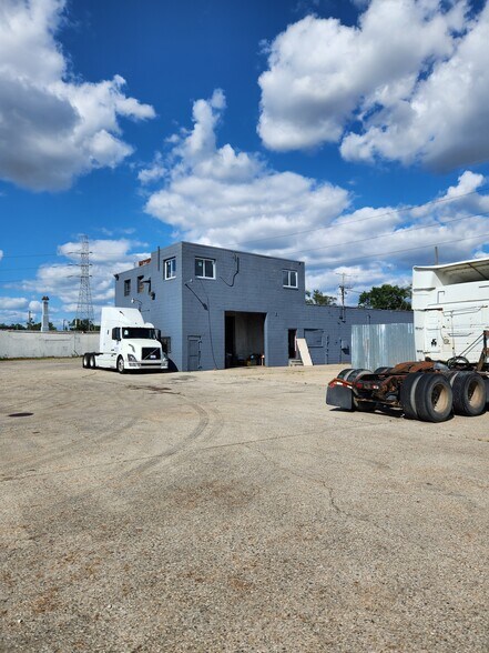 13507 Auburn St, Detroit, MI à vendre - Photo de l’immeuble – Image 2 sur 29