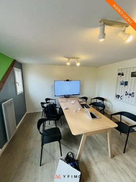 Local d’activités dans Les Alluets-le-Roi à louer - Photo de l’immeuble – Image 2 sur 8