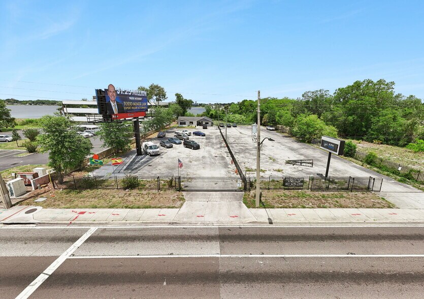690 N Semoran Blvd, Orlando, FL à louer - Photo de l’immeuble – Image 3 sur 19
