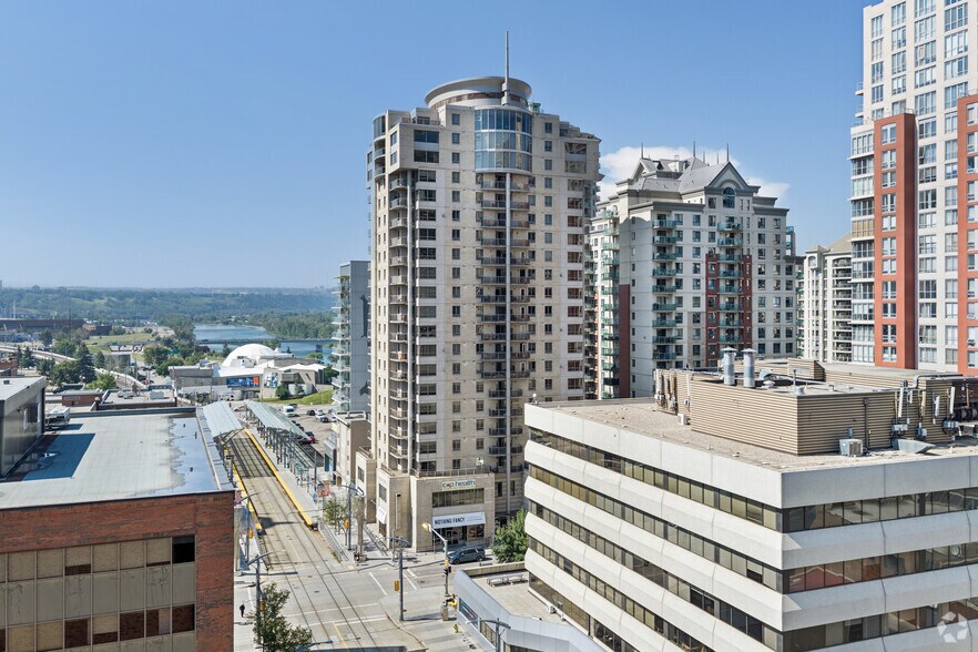 683 10th St SW, Calgary, AB à vendre - Photo de l’immeuble – Image 2 sur 26