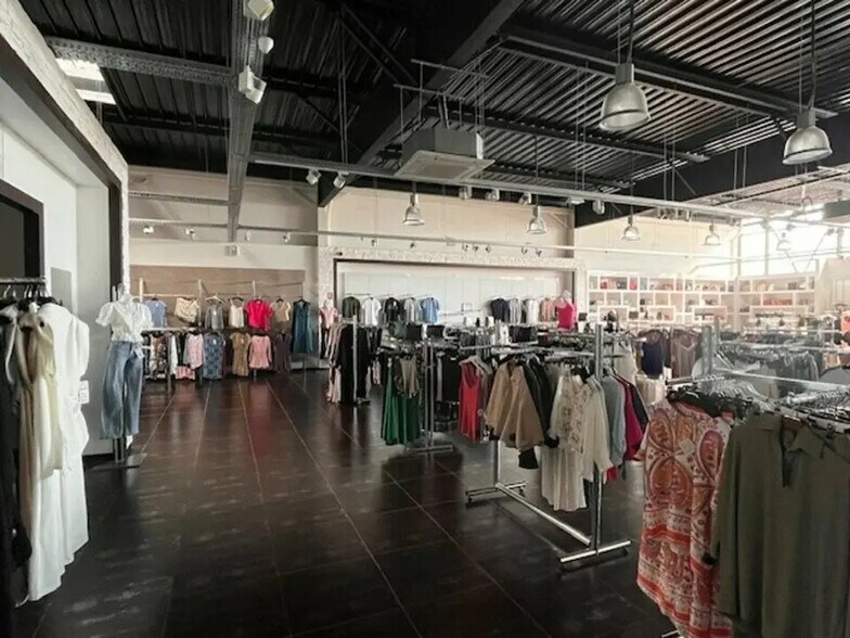 Local commercial dans Vannes à louer - Photo de l’immeuble – Image 2 sur 5