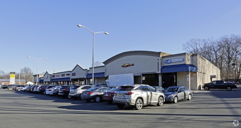 100-120 N Middletown Rd, Pearl River, NY à louer - Photo de l’immeuble – Image 3 sur 16