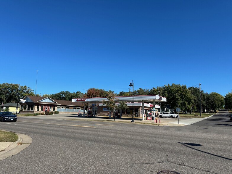 502 Benton Dr N, Sauk Rapids, MN à louer - Photo de l’immeuble – Image 1 sur 2
