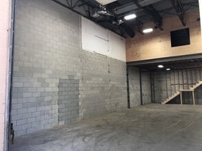 662 Clark Rd, Tewksbury, MA à louer Photo intérieure– Image 2 sur 9