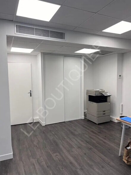 Local commercial dans Boulogne-Billancourt à louer - Photo de l’immeuble – Image 2 sur 5