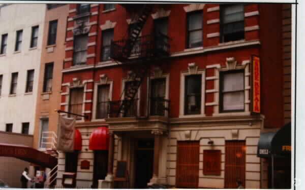 226 E 53rd St, New York, NY à vendre - Photo de l’immeuble – Image 2 sur 3