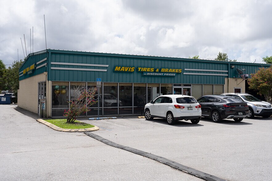 5660 W Waters Ave, Tampa, FL à vendre - Photo de l’immeuble – Image 2 sur 17