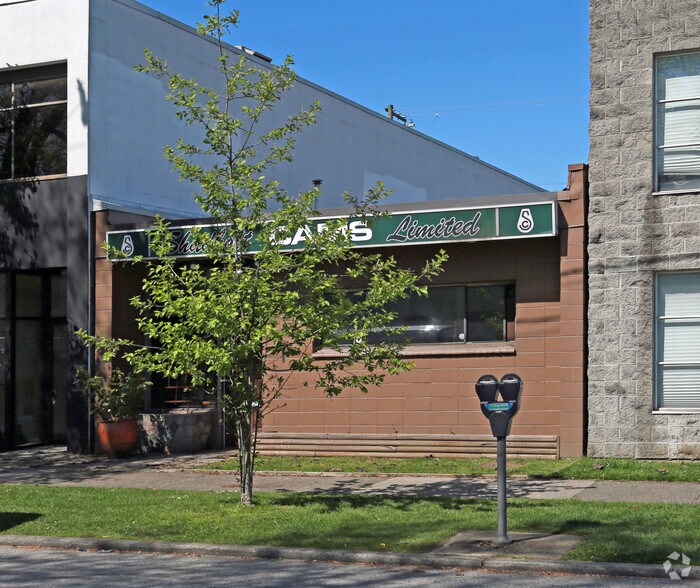 1713 W 5th Ave, Vancouver, BC à vendre - Photo principale – Image 1 sur 7