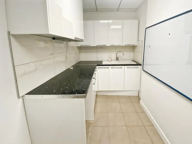 Bureau dans Vincennes à vendre - Photo de l’immeuble – Image 3 sur 5