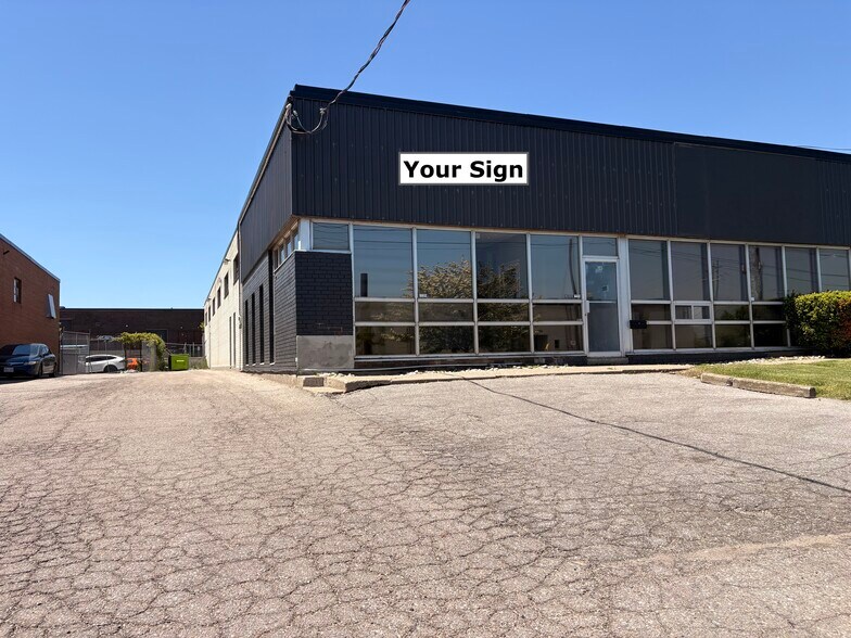 125 Brisbane Rd, Toronto, ON à louer - Photo de l’immeuble – Image 1 sur 1