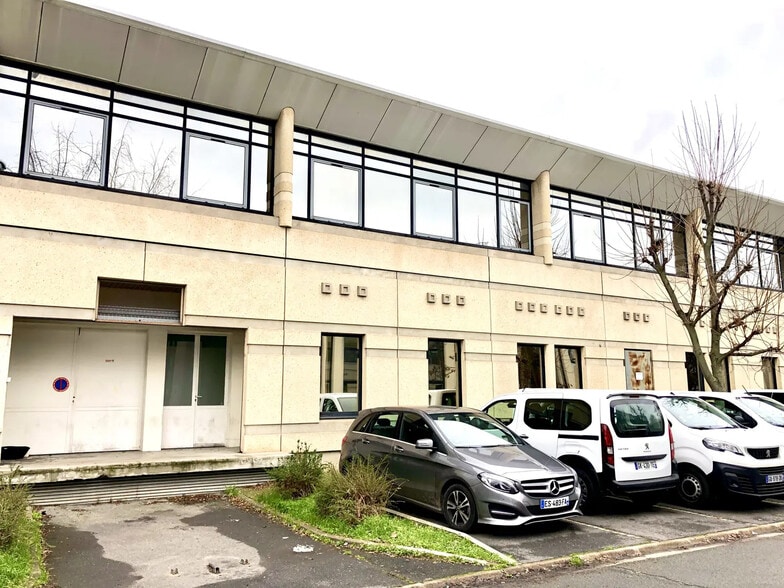 Local d'activités dans Gennevilliers à vendre - Photo de l’immeuble – Image 2 sur 4