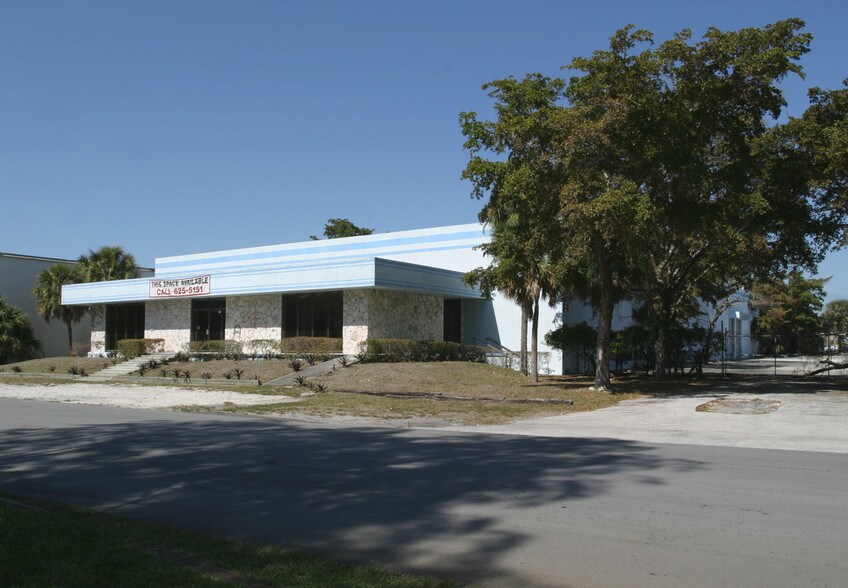 5295 NW 163rd St, Miami Lakes, FL à louer - Photo de l’immeuble – Image 3 sur 31