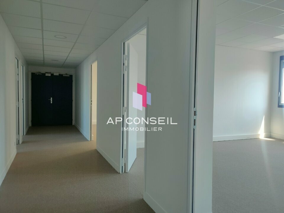 Bureau dans Montigny-le-Bretonneux à vendre Photo intérieure– Image 1 sur 6
