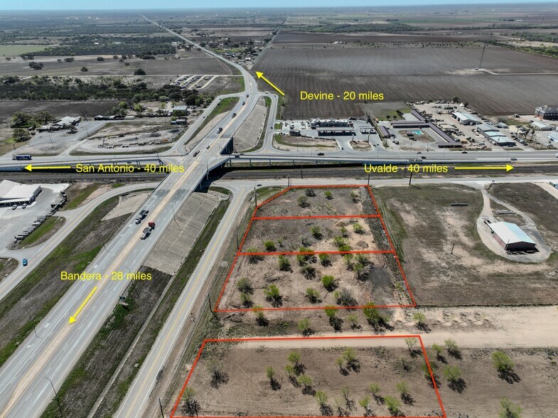 00 00 East 18th Street St, Hondo, TX à vendre - Aérien – Image 3 sur 5