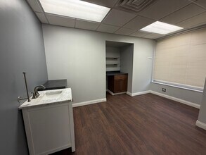 105 E Jackson St, Muncie, IN à louer Photo intérieure– Image 1 sur 4