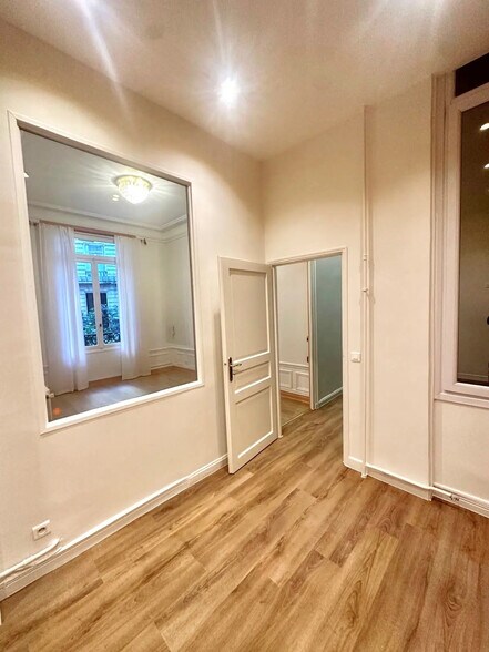 Bureau dans Paris à louer - Photo de l’immeuble – Image 2 sur 5