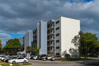 Plus de détails pour 2601-2611 NW 56th Ave, Lauderhill, FL - Logement à vendre