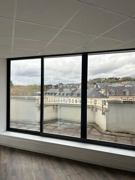 Bureau dans Rouen à louer - Photo de l’immeuble – Image 3 sur 5